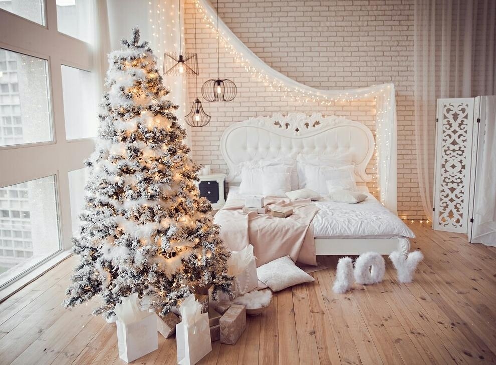 белая елка в спальне фото